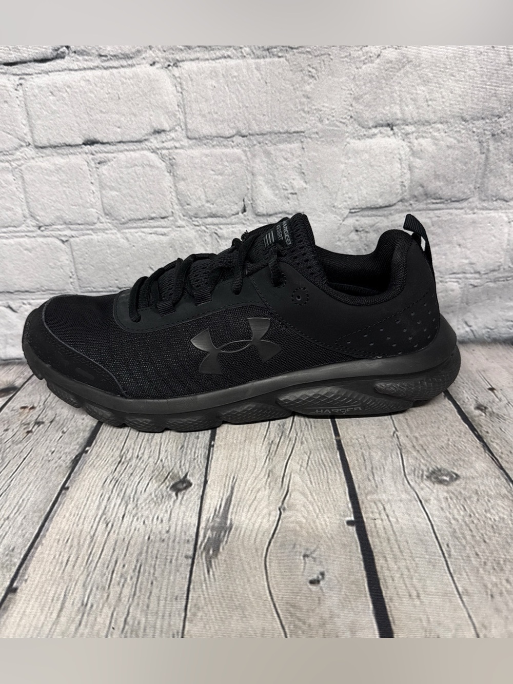 Under Armour Charged Assert Sneakers View 3